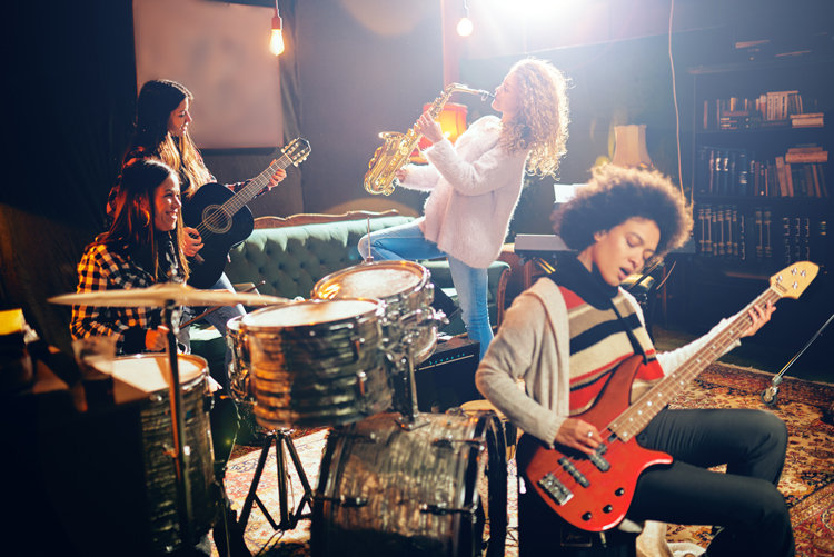 Plan Your Next Photo Shoot for Stock in 10 Easy Steps — On-Set Atmosphere|750x501